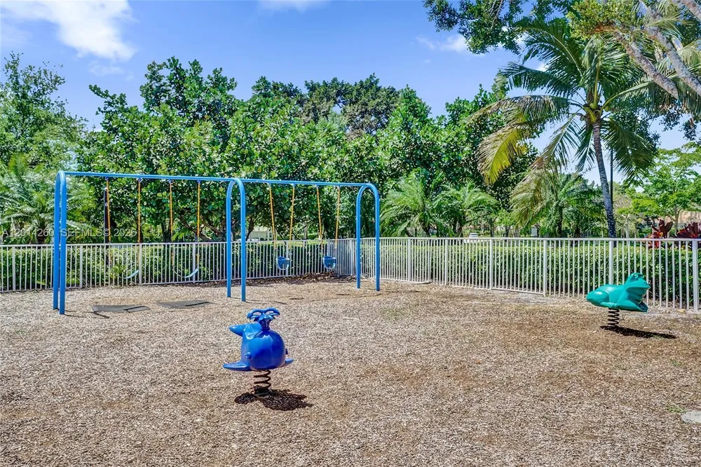 1640 Island Way, Weston, FL 33326