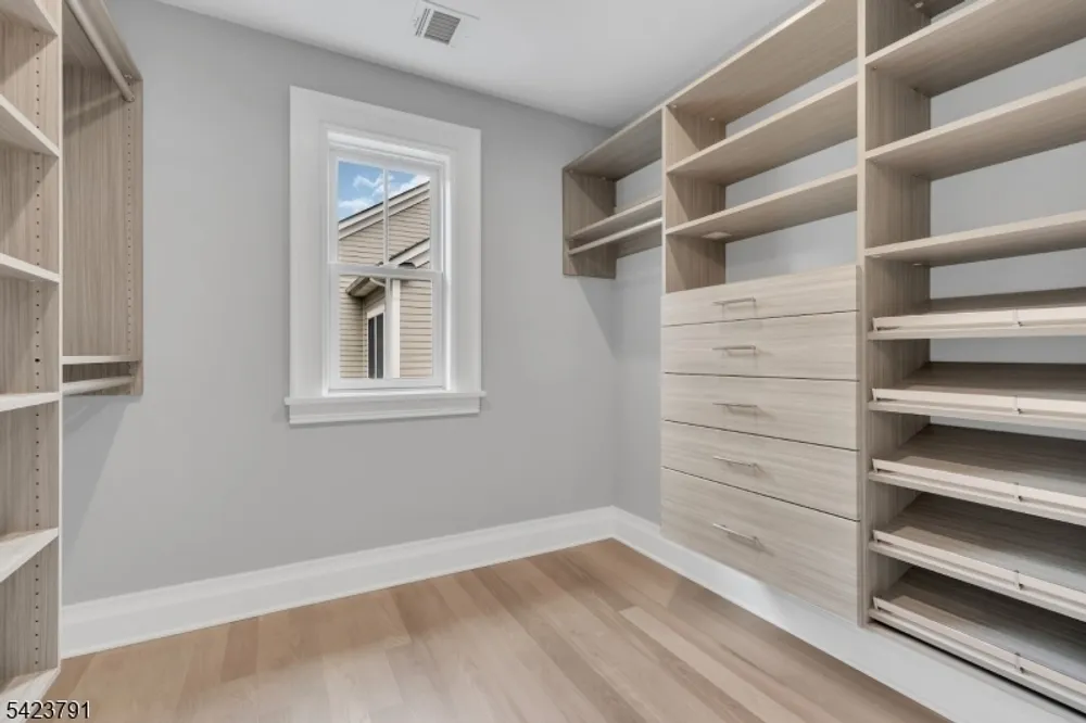 223 Longwood Ave, Chatham, NJ 07928