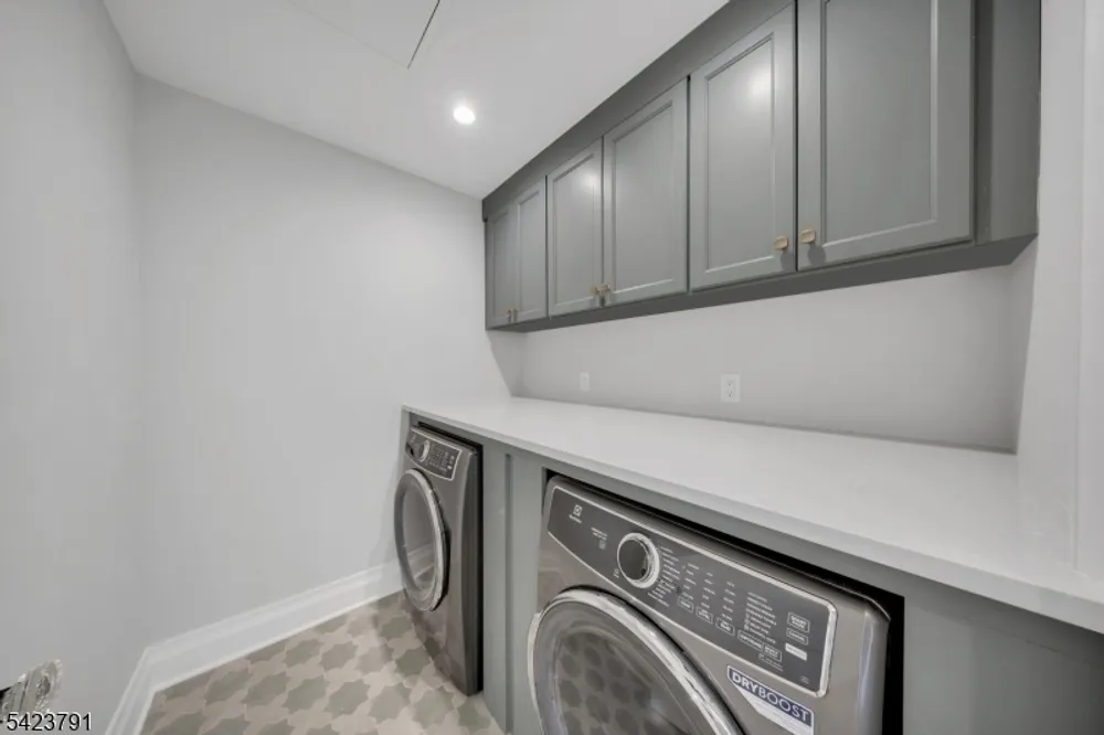 223 Longwood Ave, Chatham, NJ 07928