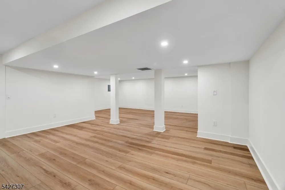 3 Herbert Rd, Scotch Plains, NJ 07076