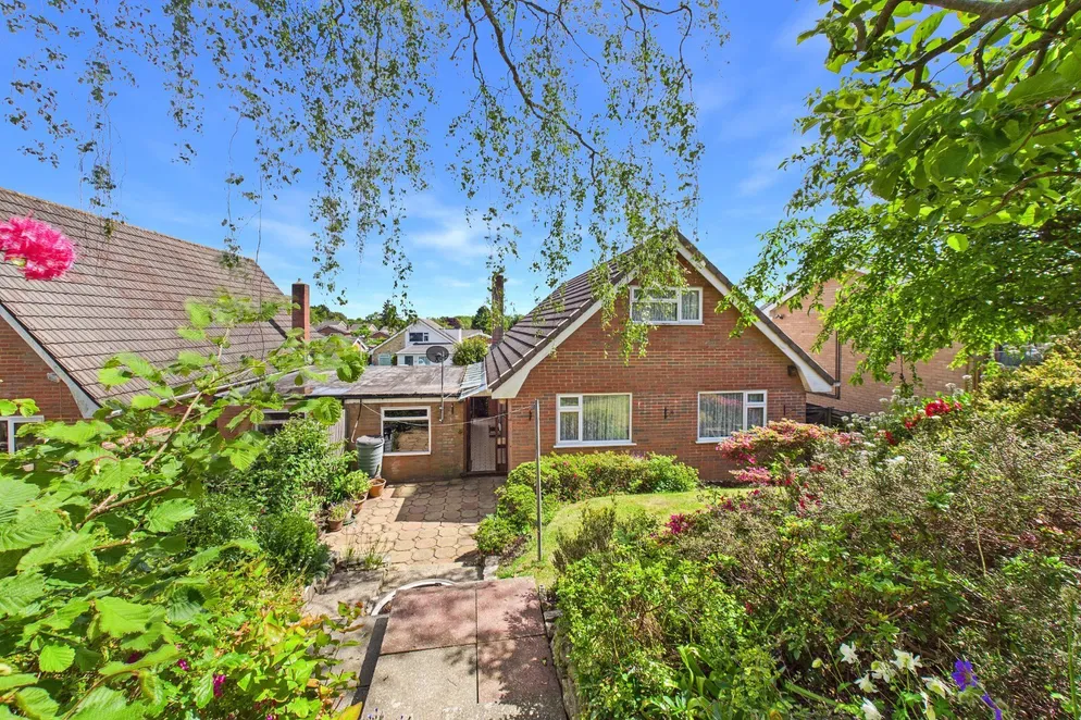 Property carousel item 4