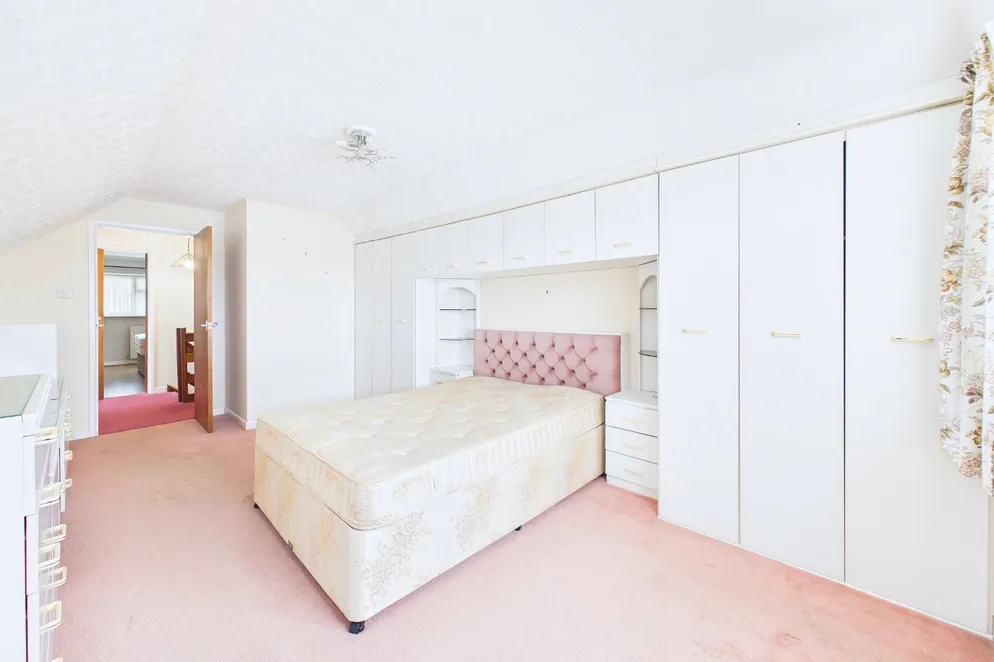 Property carousel item 11
