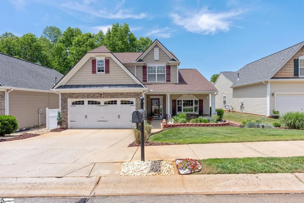 102 Seattle Slew Ln, Greenville, SC 29617