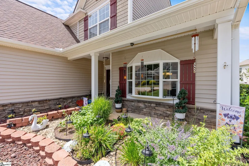 102 Seattle Slew Ln, Greenville, SC 29617
