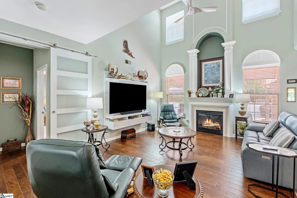 102 Seattle Slew Ln, Greenville, SC 29617