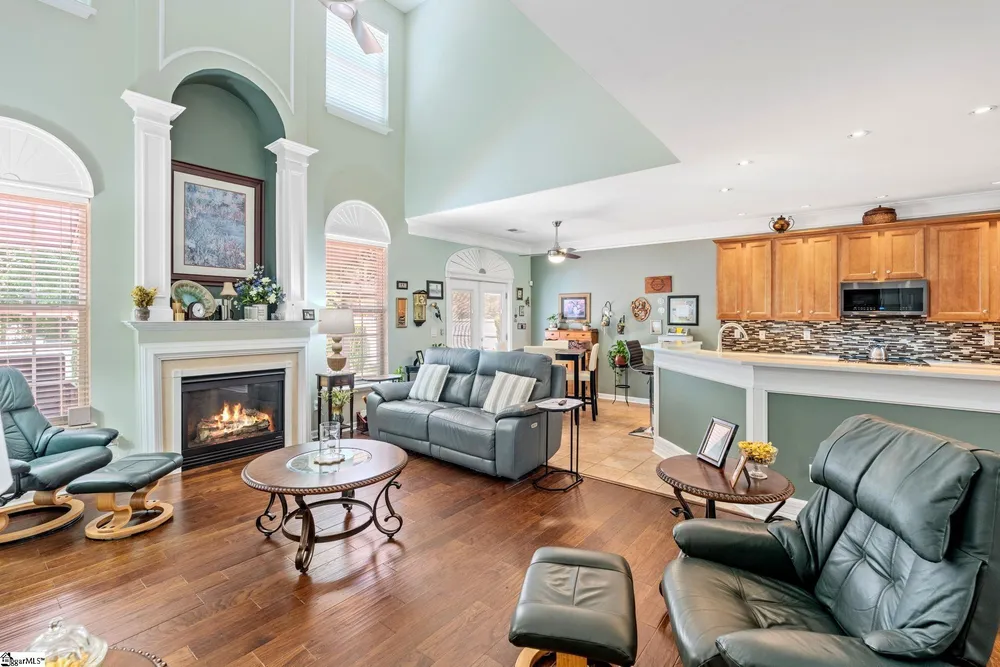 102 Seattle Slew Ln, Greenville, SC 29617