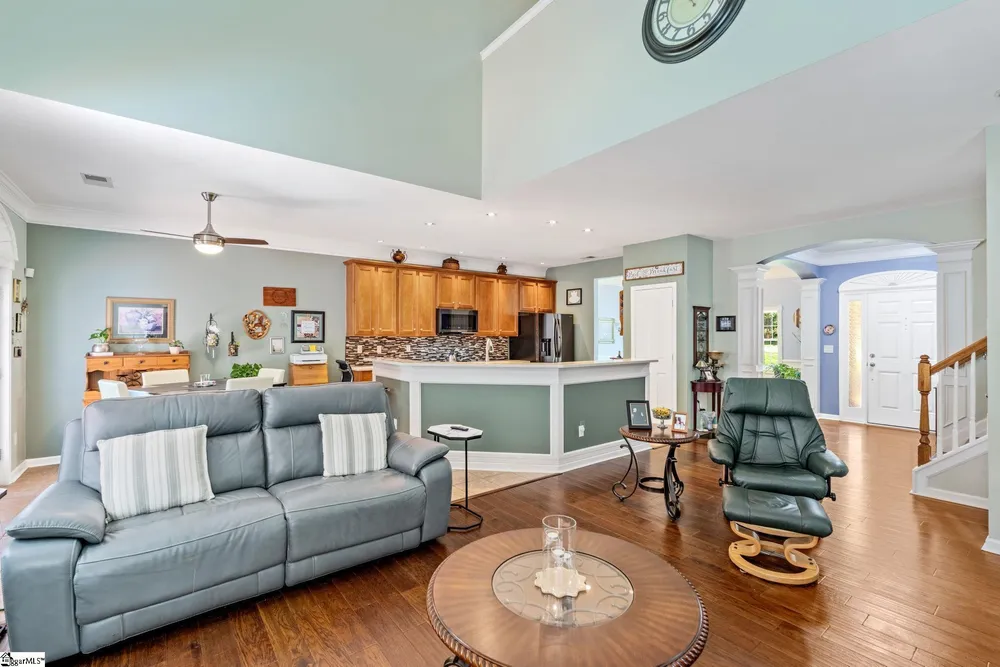 102 Seattle Slew Ln, Greenville, SC 29617