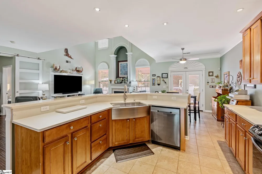 102 Seattle Slew Ln, Greenville, SC 29617