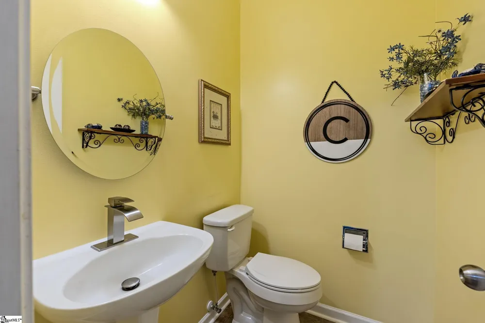 102 Seattle Slew Ln, Greenville, SC 29617