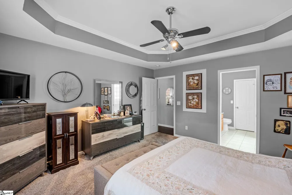 102 Seattle Slew Ln, Greenville, SC 29617
