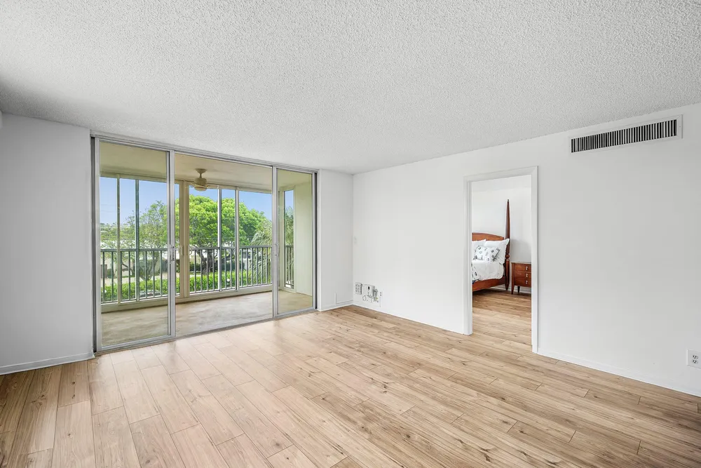 921 Gardenia Dr, Delray Beach, FL 33483