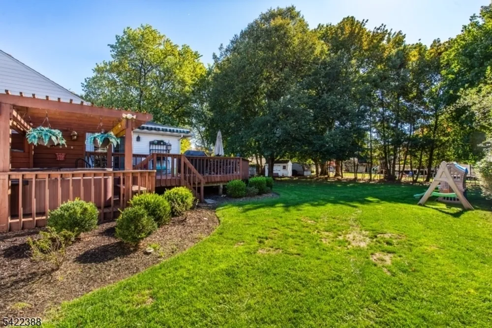 15 Ella Ln, Wayne, NJ 07470