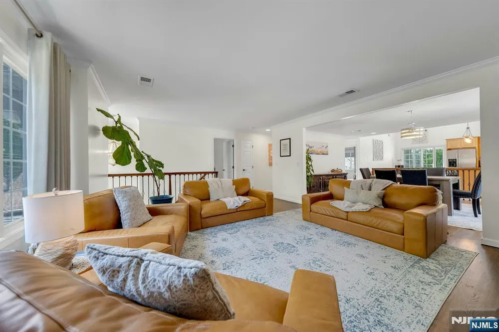 69 Thiem Ave, Rochelle Park, NJ 07662