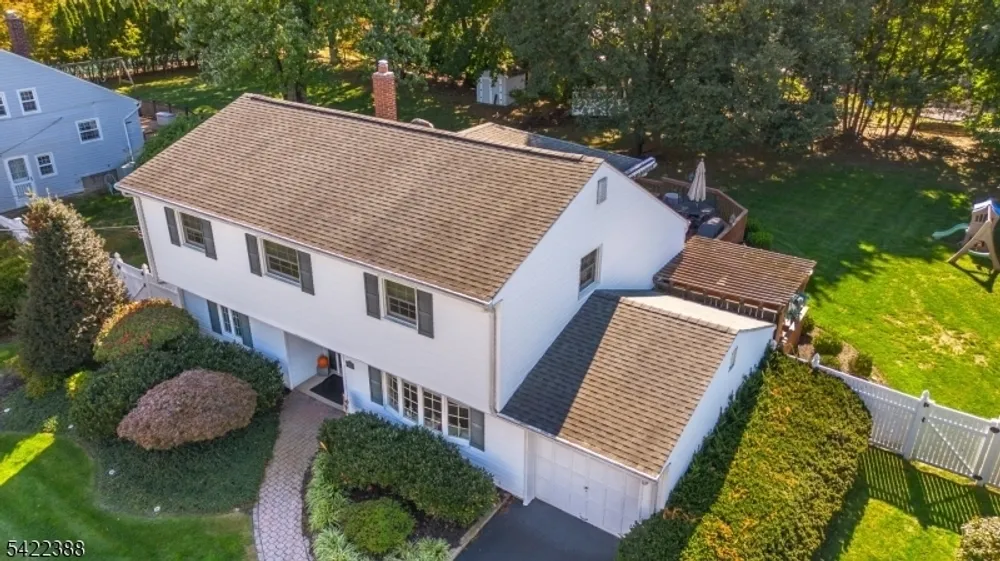 15 Ella Ln, Wayne, NJ 07470