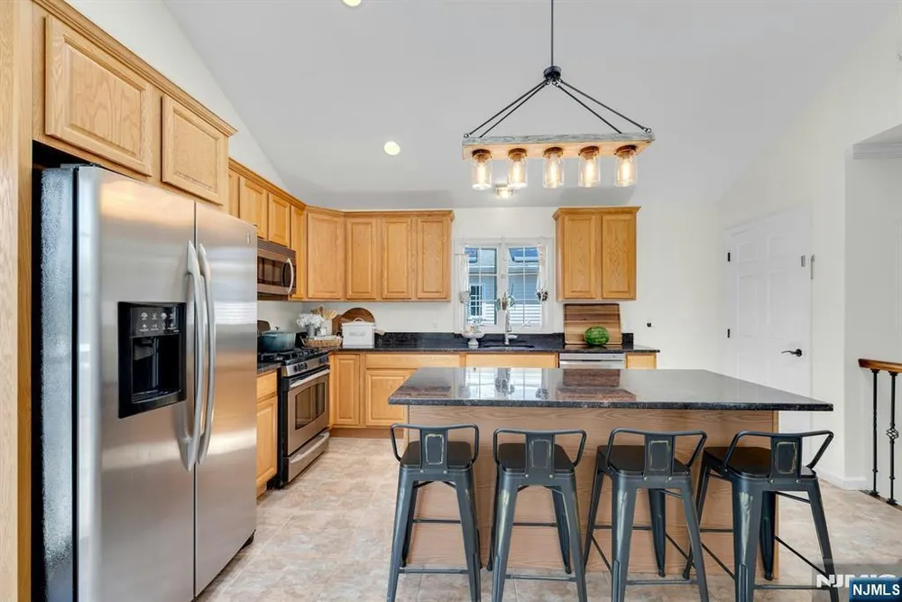 69 Thiem Ave, Rochelle Park, NJ 07662