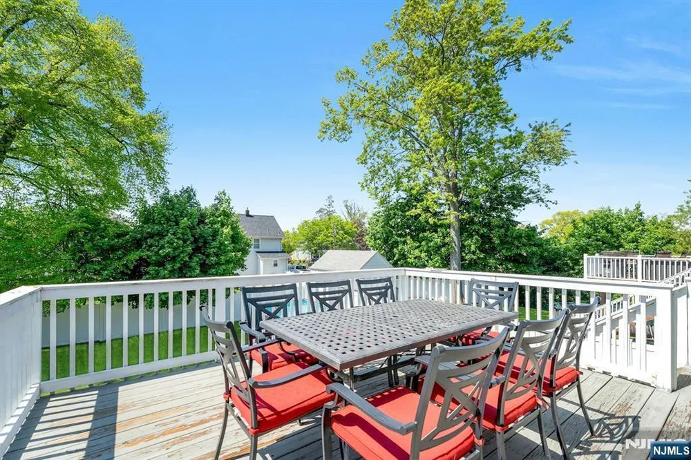 69 Thiem Ave, Rochelle Park, NJ 07662