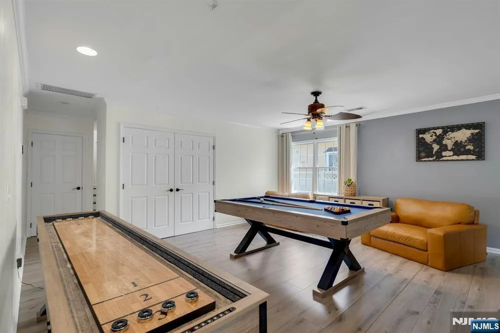69 Thiem Ave, Rochelle Park, NJ 07662