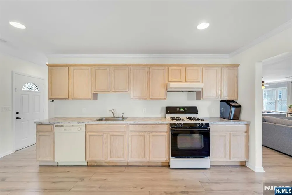 69 Thiem Ave, Rochelle Park, NJ 07662