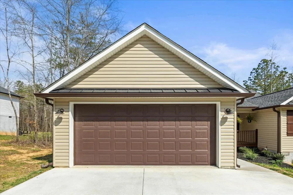 818 Bridges Rd, Rocky Face, GA 30740