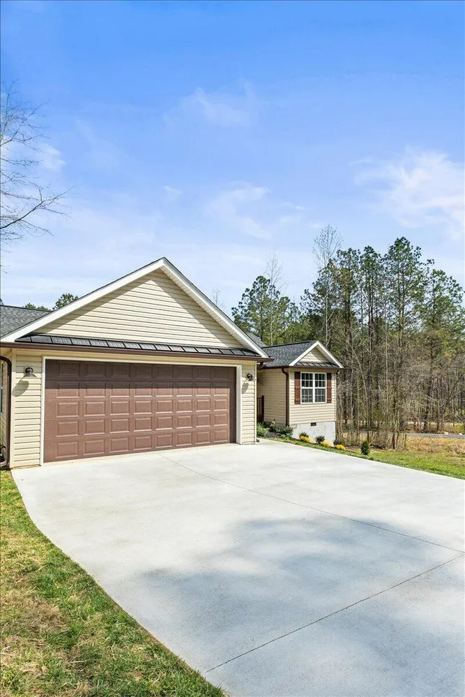 818 Bridges Rd, Rocky Face, GA 30740