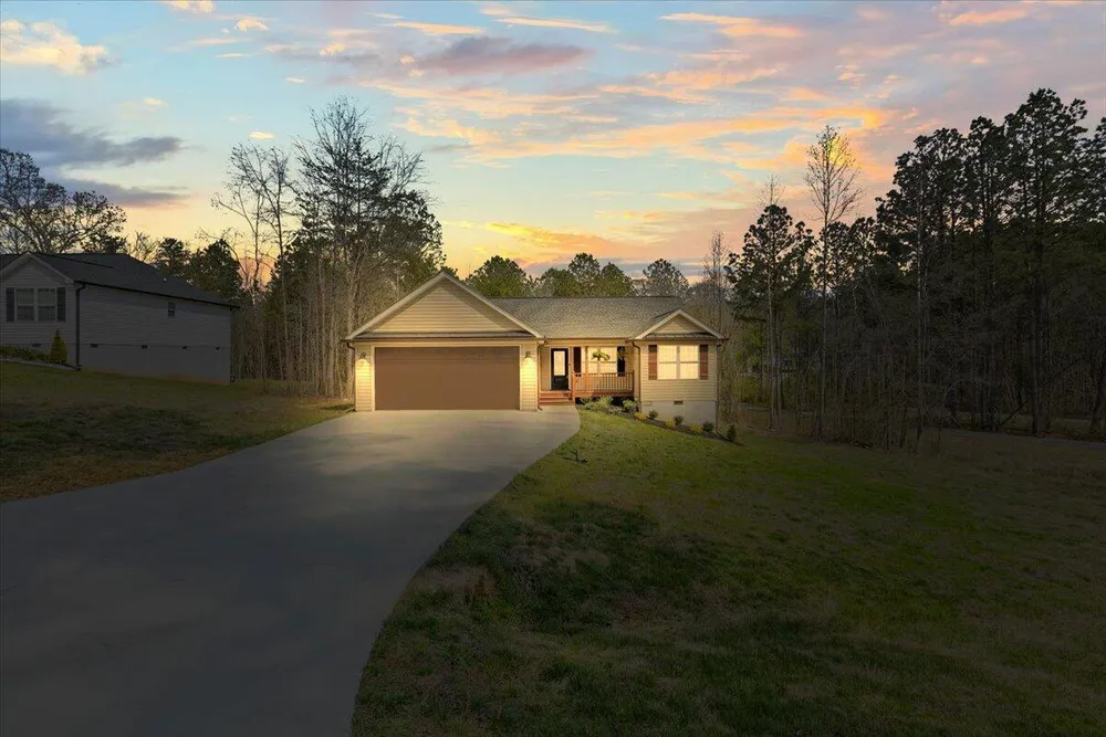 818 Bridges Rd, Rocky Face, GA 30740