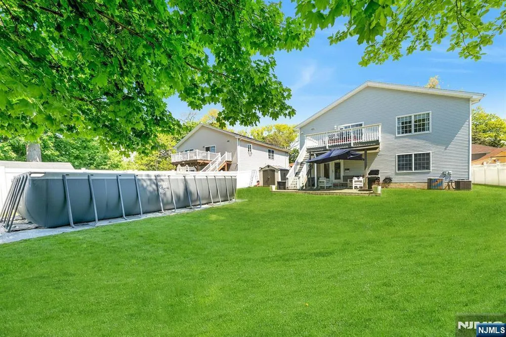 69 Thiem Ave, Rochelle Park, NJ 07662
