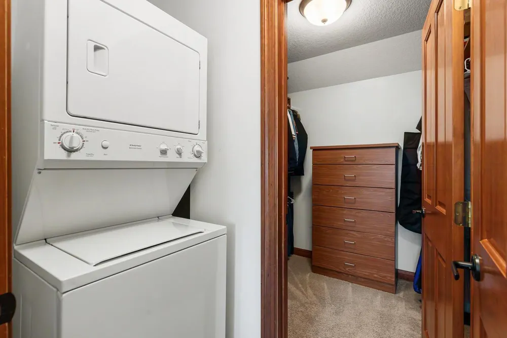 3910 Linden Pl, Medina, MN 55340