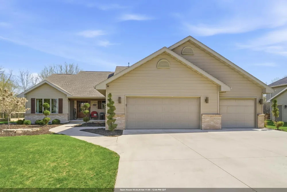 118 Shalimar Ct, Combined Locks, WI 54113