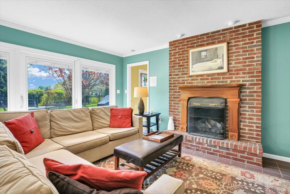 3405 Lakeshore Drive, Champaign, IL 61822