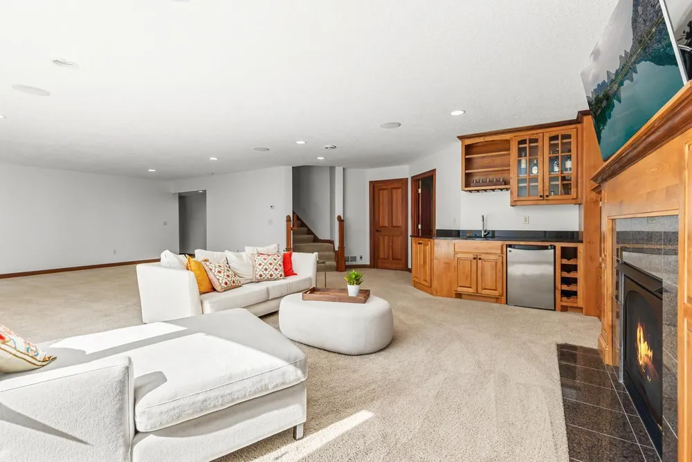 3910 Linden Pl, Medina, MN 55340