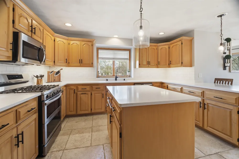 118 Shalimar Ct, Combined Locks, WI 54113