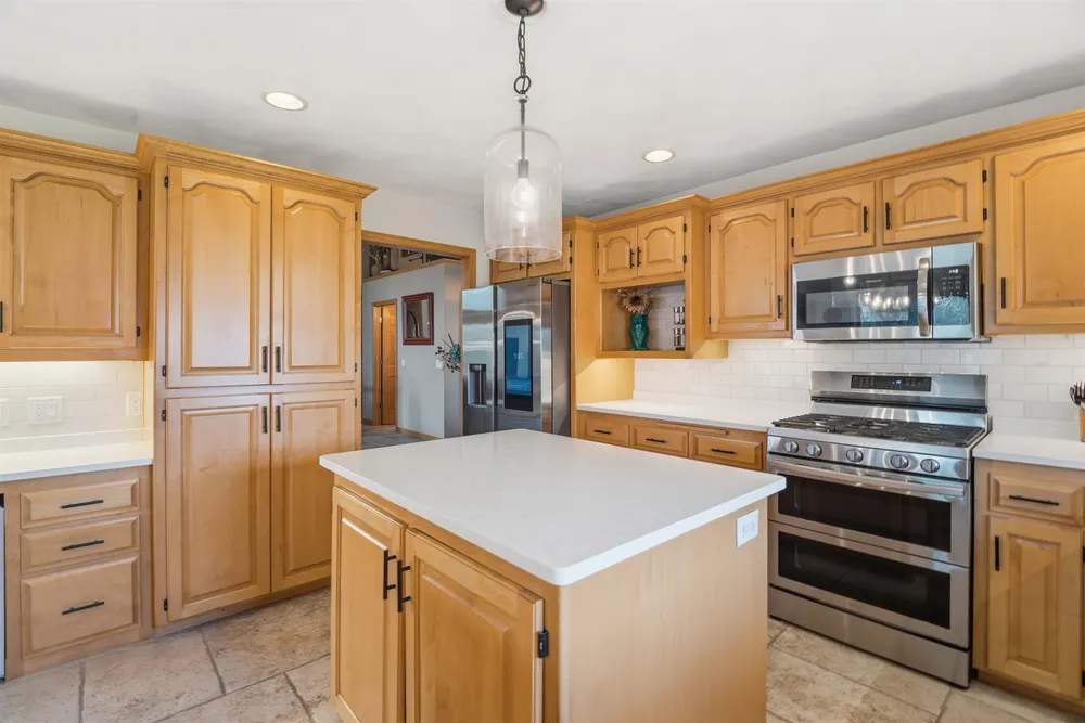 118 Shalimar Ct, Combined Locks, WI 54113