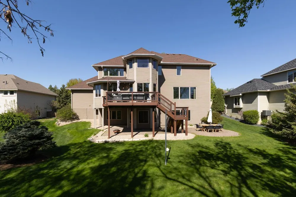 3910 Linden Pl, Medina, MN 55340