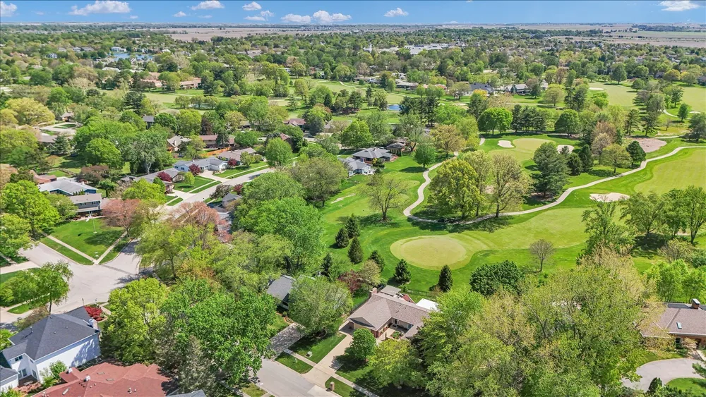 3405 Lakeshore Drive, Champaign, IL 61822