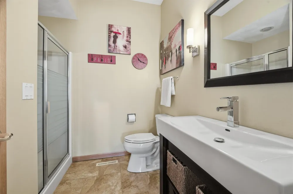 118 Shalimar Ct, Combined Locks, WI 54113