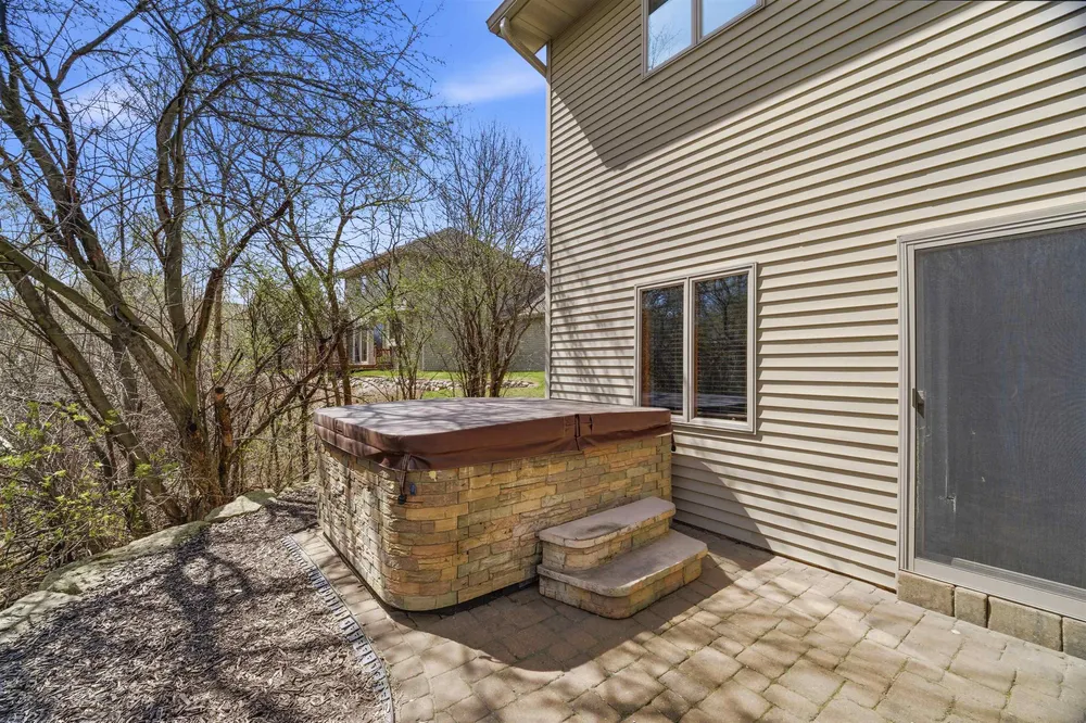 118 Shalimar Ct, Combined Locks, WI 54113