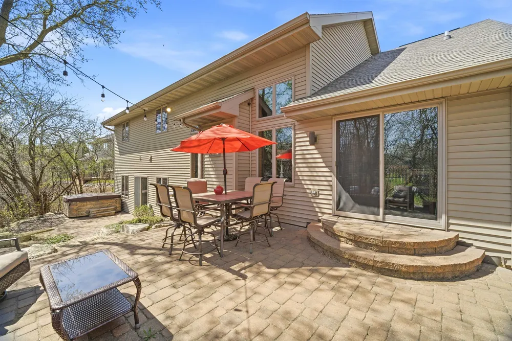 118 Shalimar Ct, Combined Locks, WI 54113