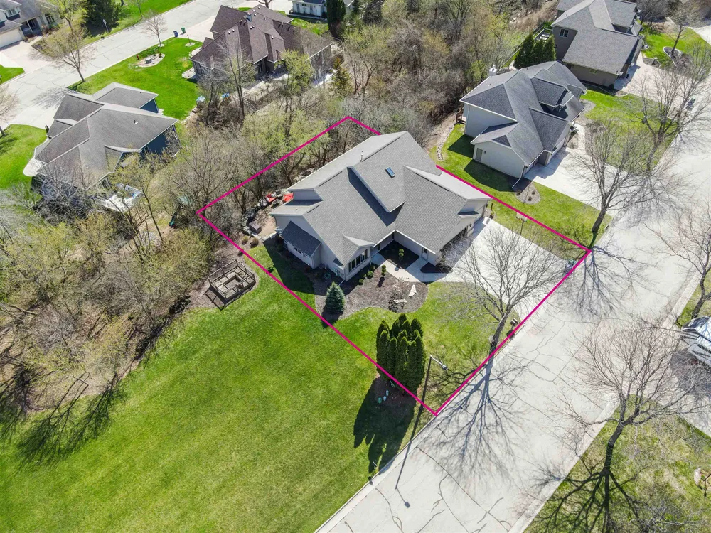 118 Shalimar Ct, Combined Locks, WI 54113