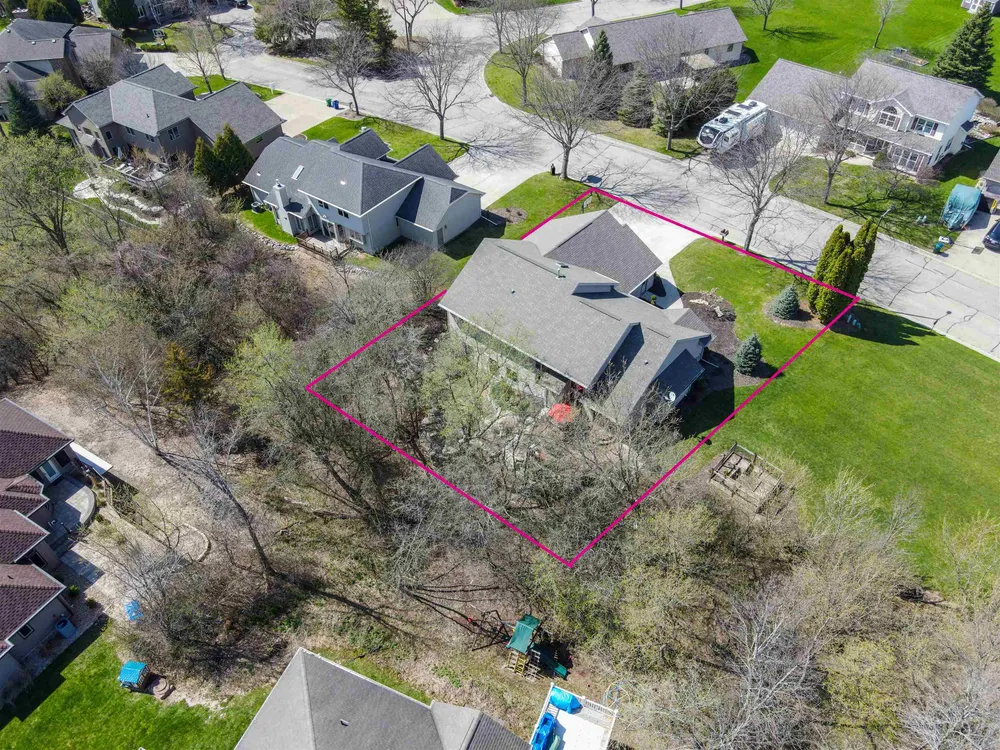118 Shalimar Ct, Combined Locks, WI 54113