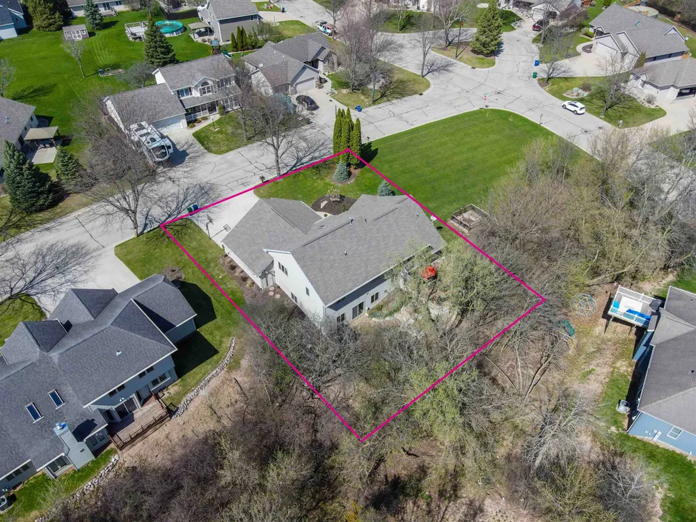 118 Shalimar Ct, Combined Locks, WI 54113