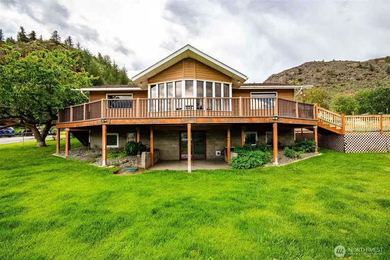 9 Rose St, Oroville, WA 98844