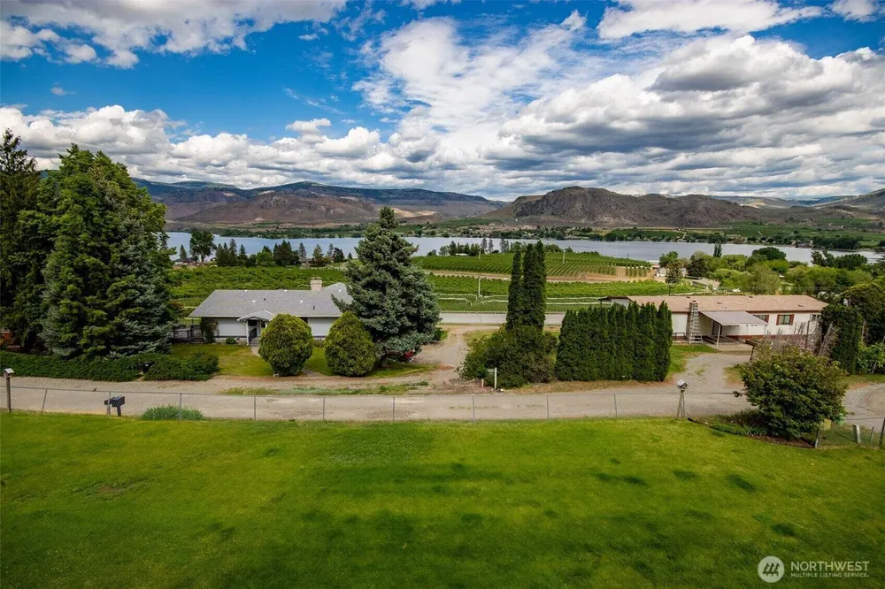 9 Rose St, Oroville, WA 98844
