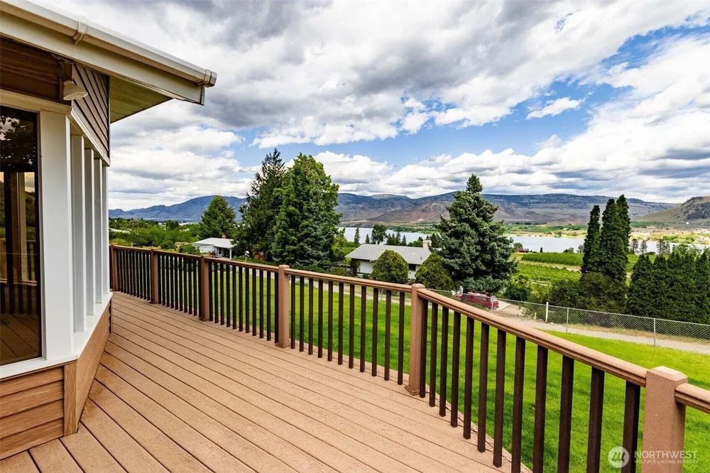 9 Rose St, Oroville, WA 98844
