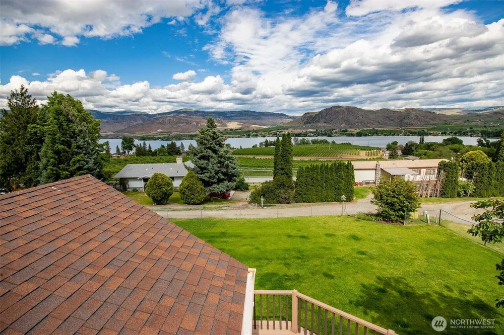 9 Rose St, Oroville, WA 98844
