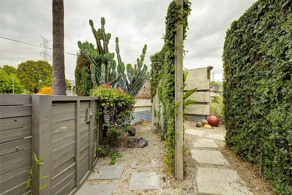 7732 Westland Ave, North Hollywood, CA 91605-2235