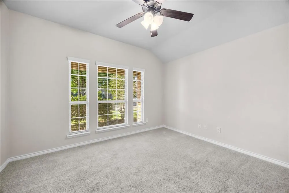 820 Austin Ln, Lavon, TX 75166