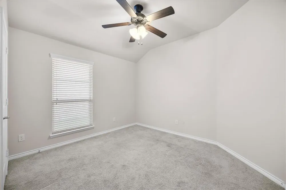 820 Austin Ln, Lavon, TX 75166