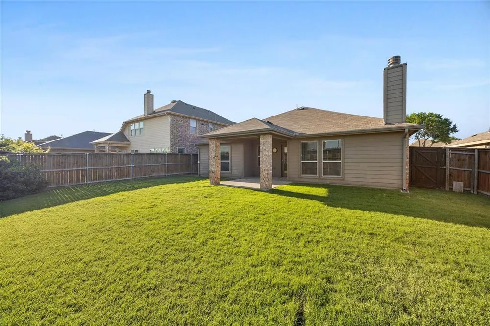820 Austin Ln, Lavon, TX 75166