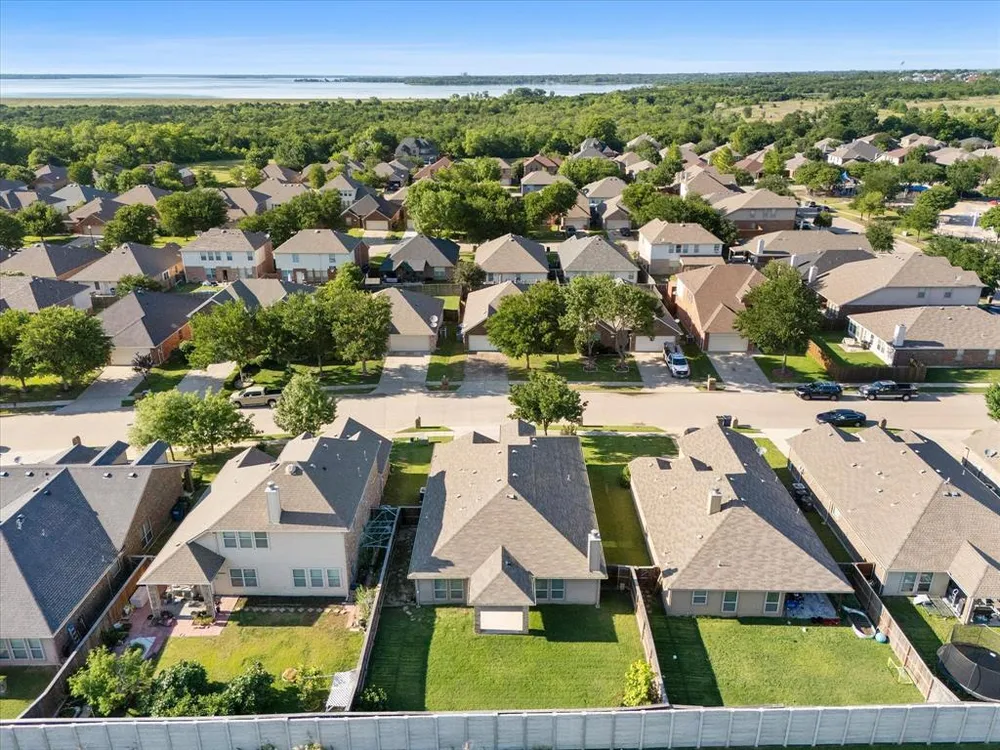 820 Austin Ln, Lavon, TX 75166