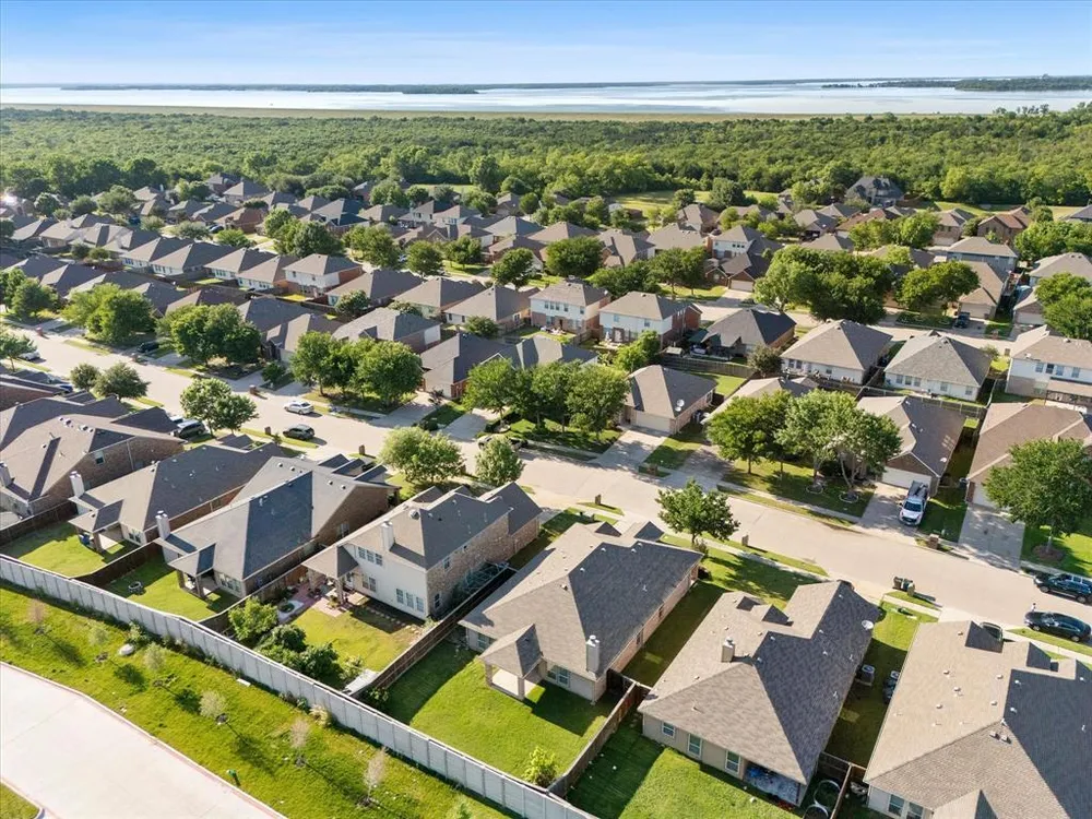 820 Austin Ln, Lavon, TX 75166